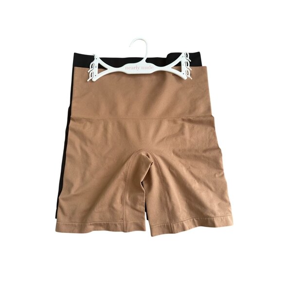 NEARLY NUDE Set of 2 Shaping Seamless Shorts Size Medium NEW NWOT - Picture 2 of 5